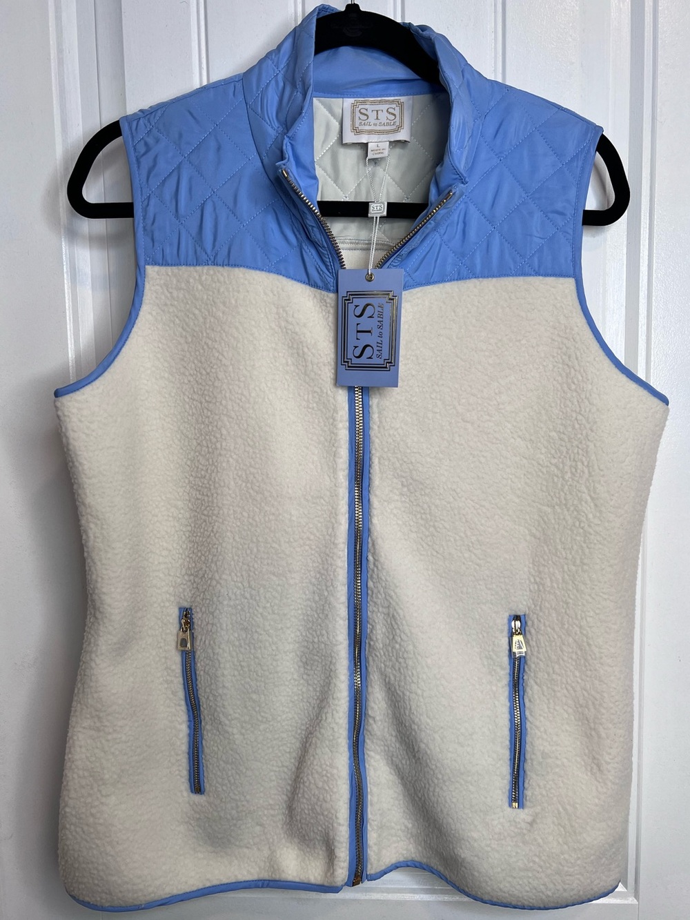 Sail to Sable Cream Fleece Vest with Hydrangea Blue Quilted Trim. Large. NWT.